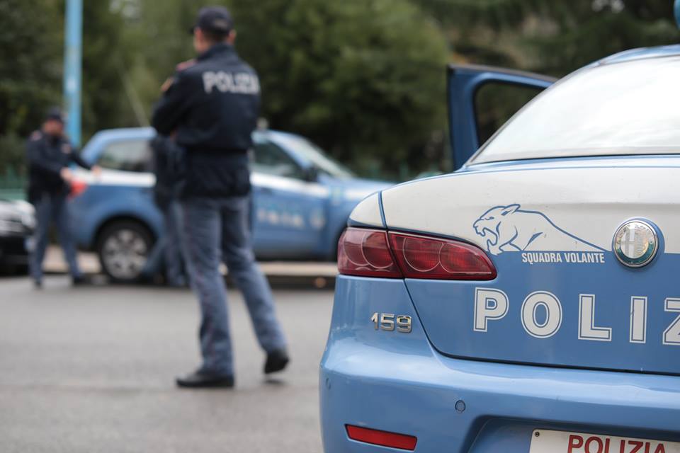 Tenta di adescare una 12enne a Crema, lei chiama la Polizia