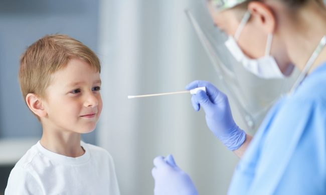 Tamponi rapidi per le scuole, Regione ne acquista 1,2 milioni. Risultato in 15 minuti
