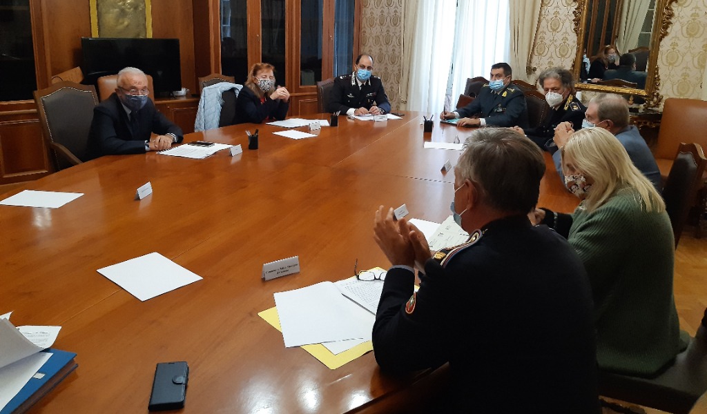 Assembramenti fuori dalle scuole e truffe agli anziani i temi affrontati dal Comitato per l’Ordine e la Sicurezza Pubblica