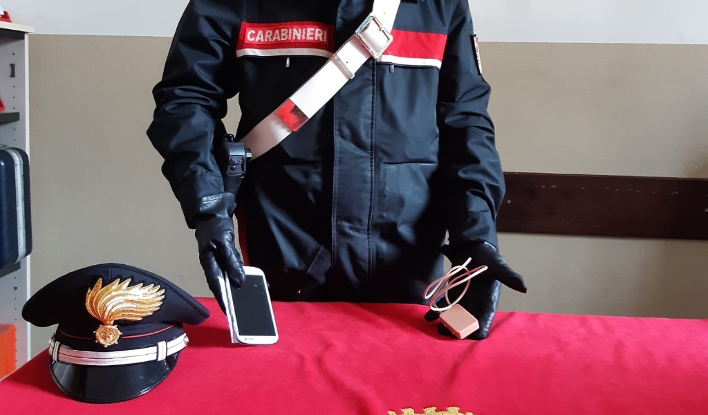 Si presenta all’esame della patente con un’apparecchiatura elettronica