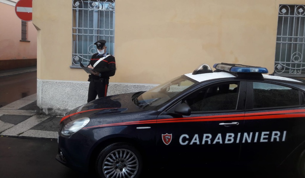 Ferisce un amico e poi si taglia al braccio per simulare l’aggressione