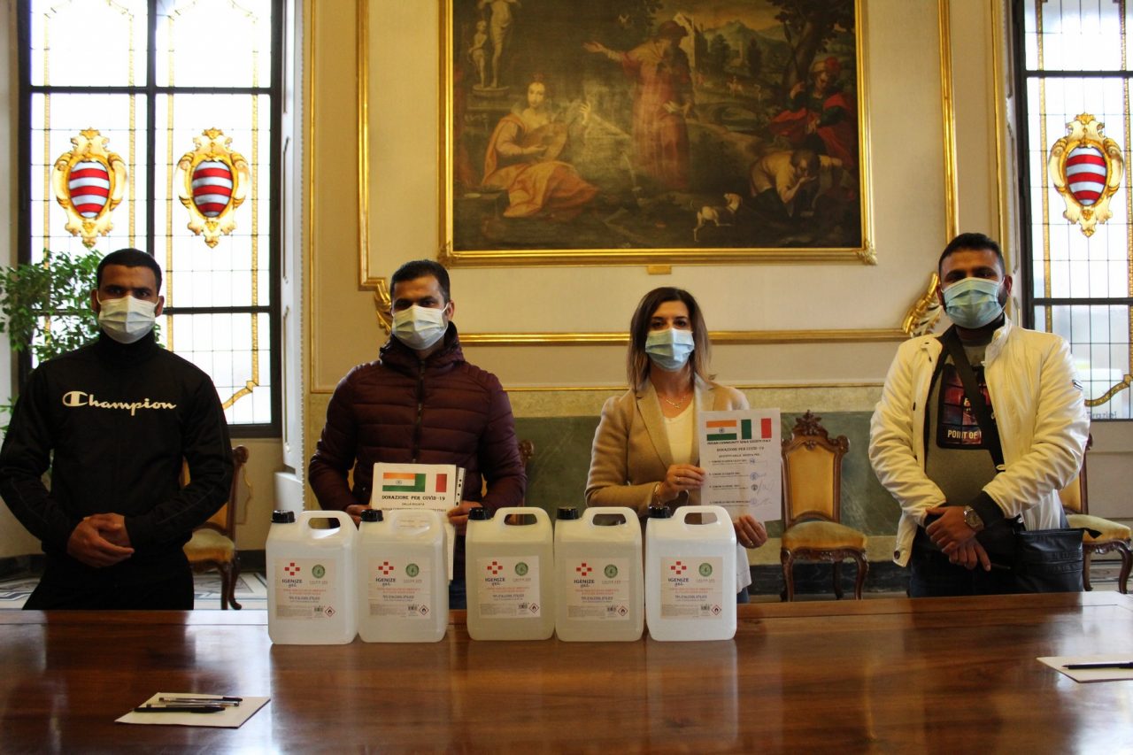 La comunità indiana dona gel igienizzante al Comune di Cremona