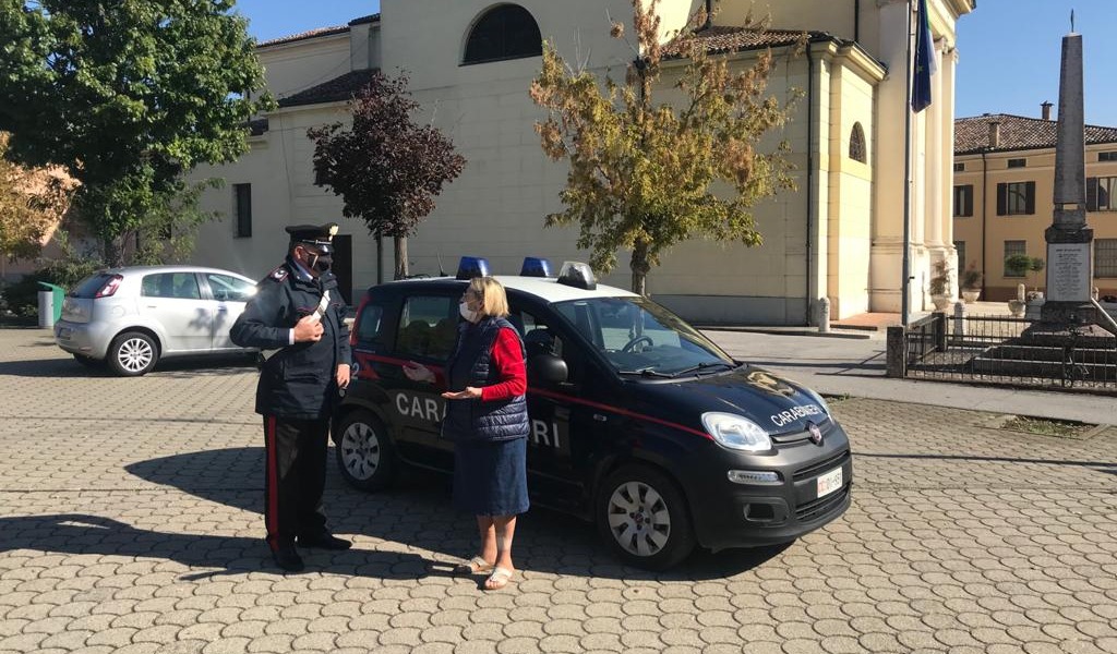 Furti con la “tecnica dell’abbraccio”: ladra identificata dalle vittime di Casalmaggiore