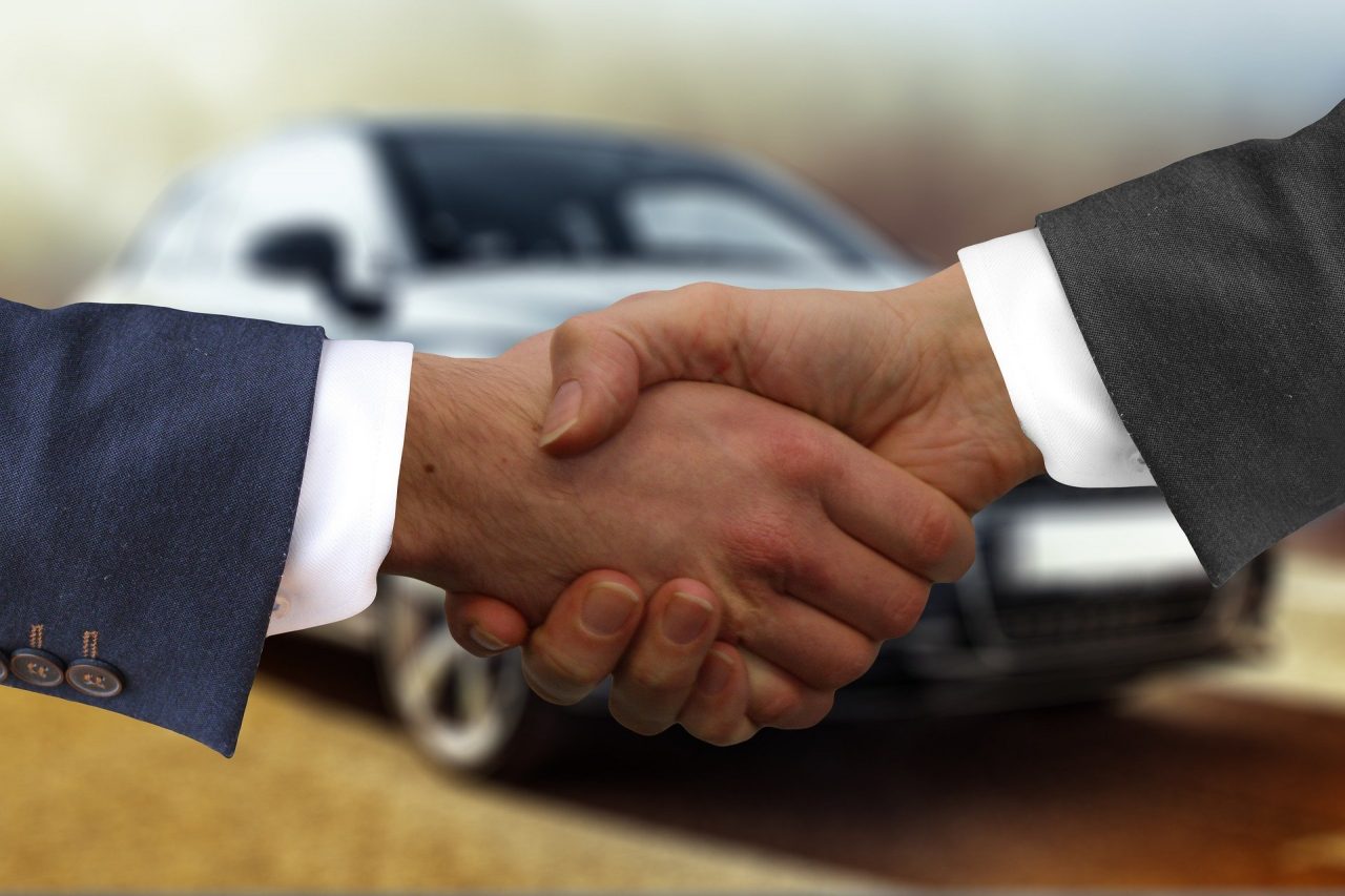 Acquista un’auto (versa acconto e saldo) ma al momento del ritiro la concessionaria non esiste più