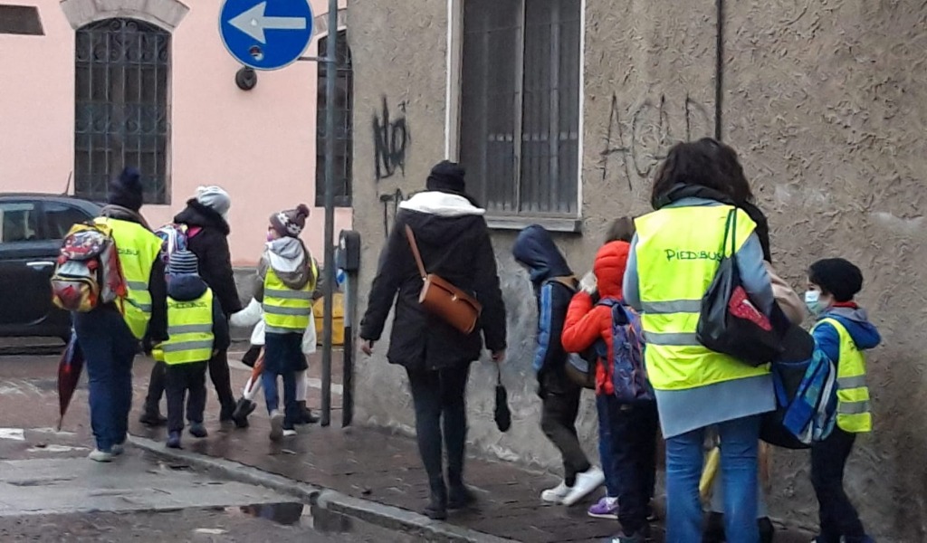 Piedibus, ripresa a pieno ritmo per le linee della scuola “Manzoni”