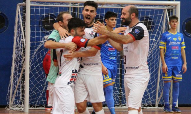 “Calcio a cinque: fermiamoci!”, la protesta del Videoton Crema