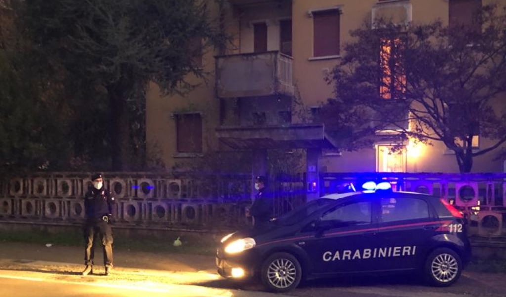 Forzano la porta e occupano abusivamente un appartamento: due 28enni denunciate