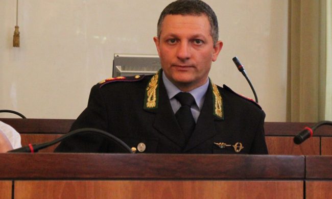 Comandante della Polizia Locale trovato morto in casa: aveva solo 52 anni