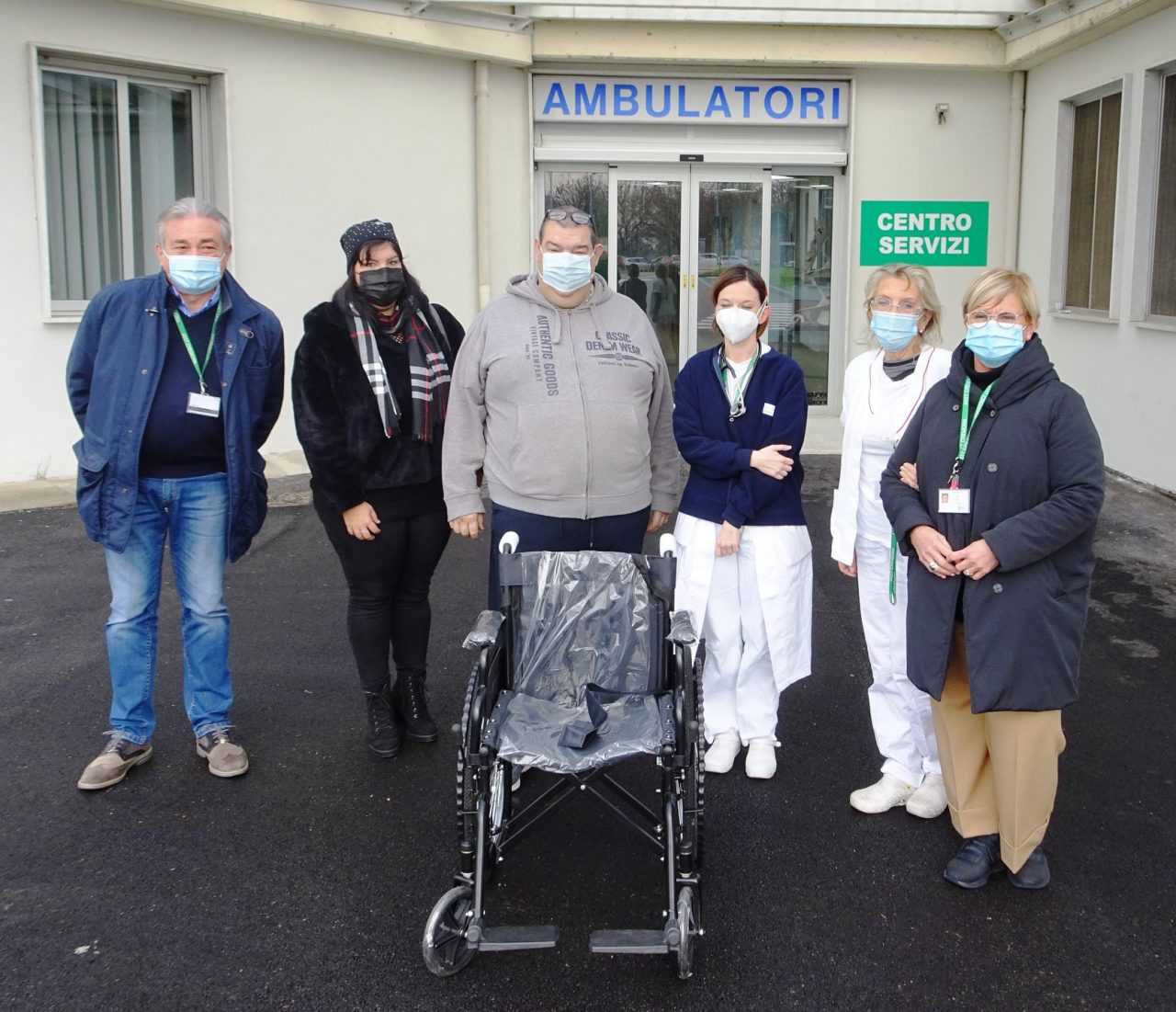 Guarisce dal Covid e dona 4 sedie a rotelle all’Ospedale di Cremona: un dono da un paziente agli altri pazienti