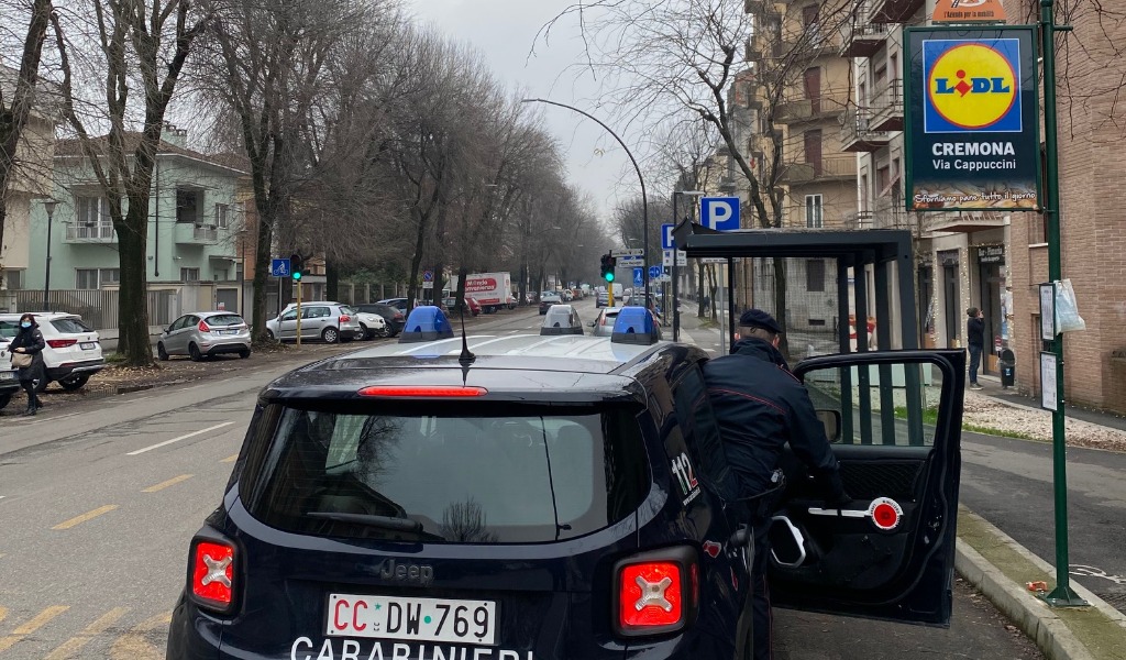La mamma si attarda a salire e l’autobus di linea parte con il neonato a bordo