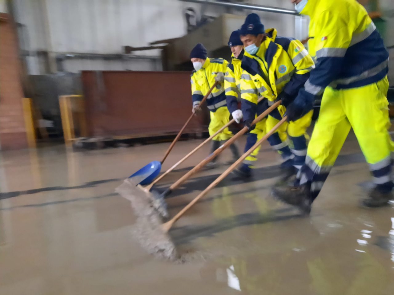 Esondazione in Emilia, al lavoro da tre giorni più di 100 volontari della Protezione Civile cremonese FOTO