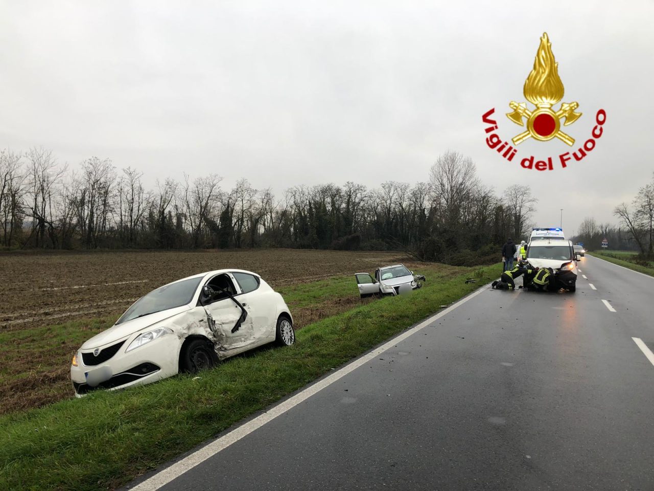 Schianto sulla Provinciale tra due auto e un furgone, tre uomini coinvolti