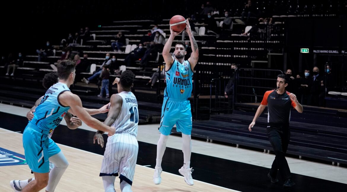 Sconfitta per la Vanoli Cremona, a Bologna la spunta Fortitudo 85-71