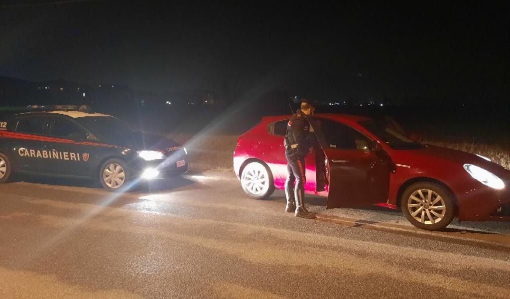 Intercettati su auto rubata scatta l’inseguimento da Soncino al Bresciano