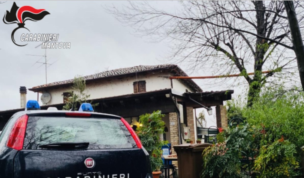 Ristorante apre e serve ai tavoli incurante dei divieti: scatta la chiusura