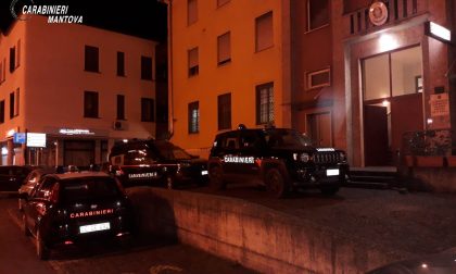 20enne si butta in una folle fuga in auto e rischia di investire una ragazza