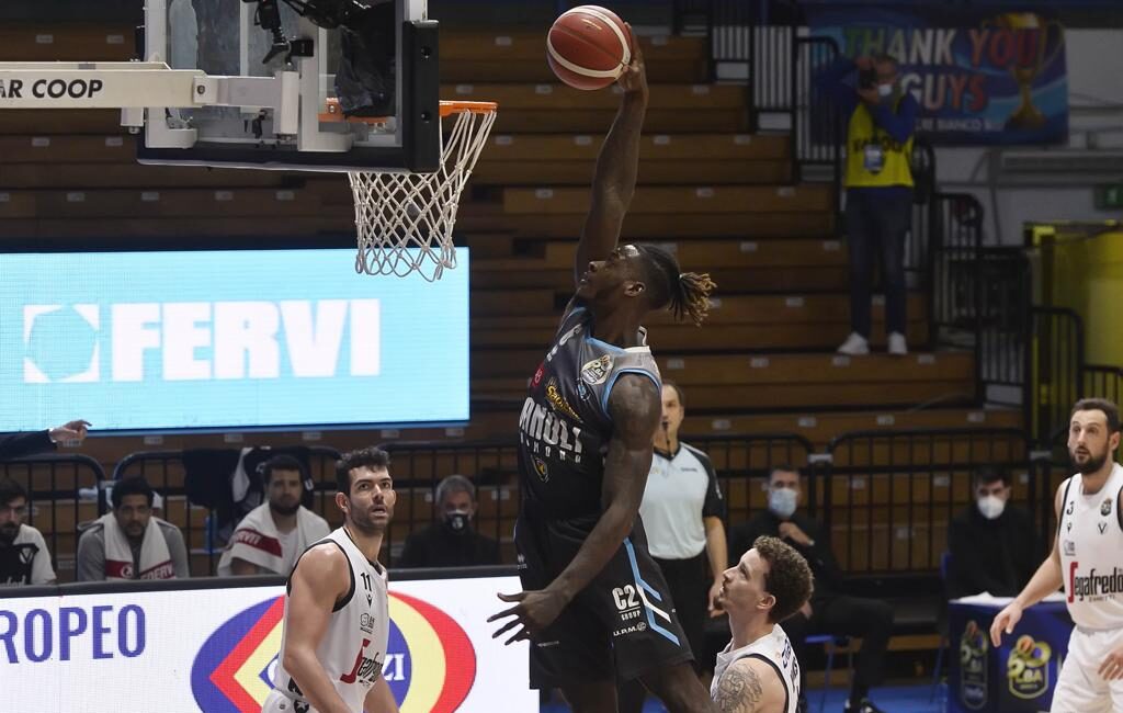 La Vanoli si arrende alla Virtus Segafredo: al Palaradi passa Bologna 88-75
