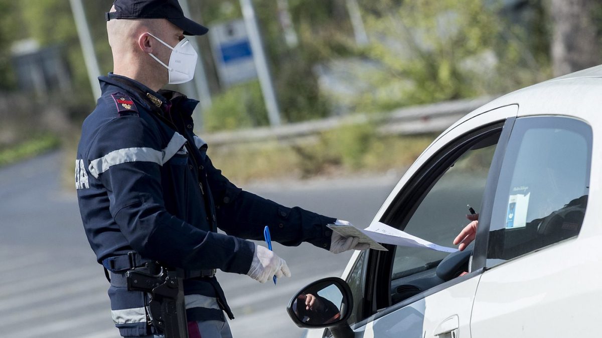 Lombardia zona rossa e Pasqua blindata (ma si potrà andare da parenti e amici): le regole