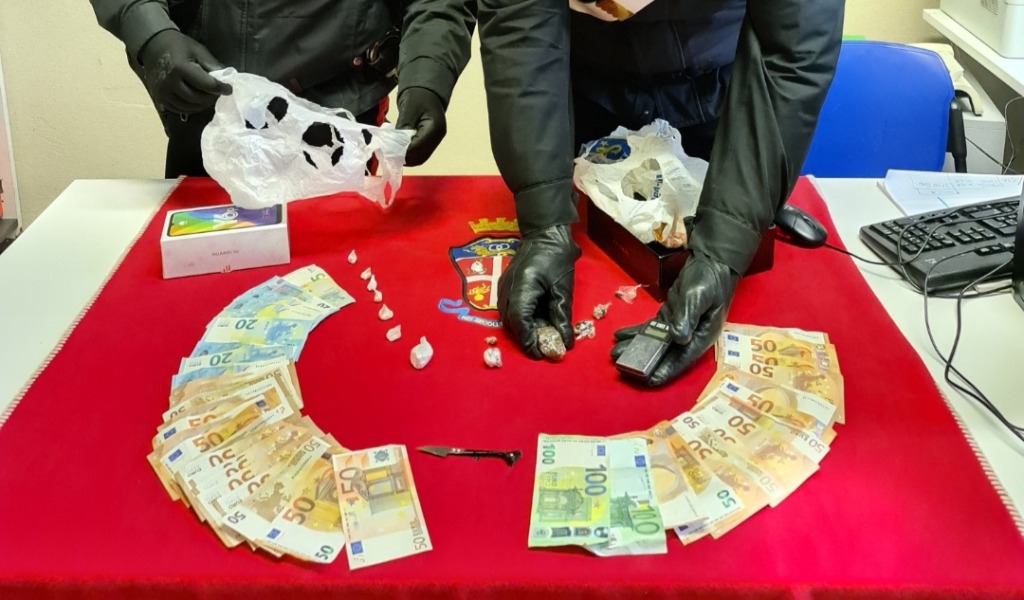 Trovata con cocaina ed hashish, nei confronti della 39enne scattano le manette
