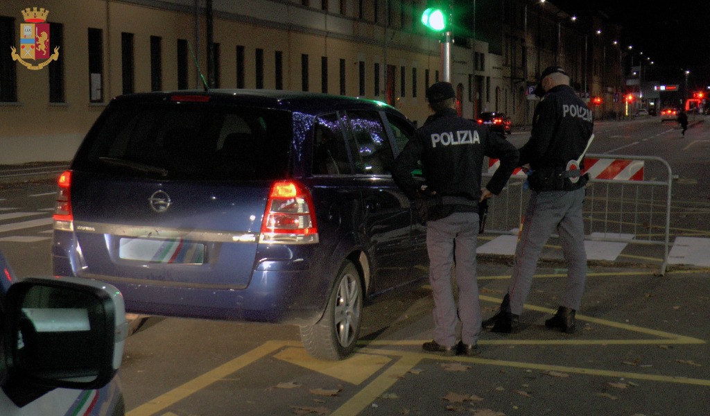 Sorpreso a passeggio con il cane, ma era in quarantena perchè positivo al Covid