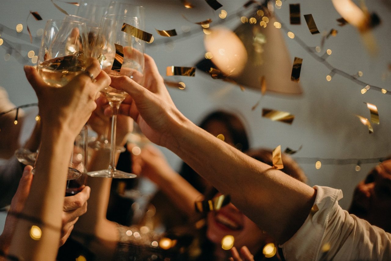 Capodanno 2021: un italiano su 5 a letto prima. E il dopo cenone? Non si butta via nulla con le “ricette di recupero”