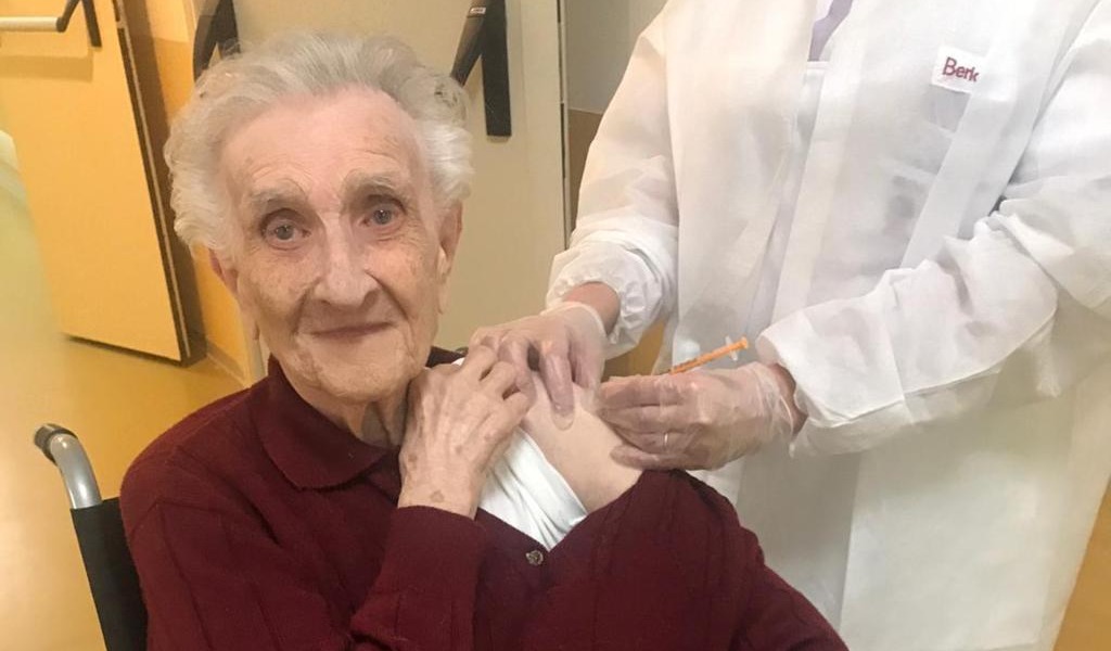 Vaccinazioni per operatori e ospiti della RSA “Villa Abbadia”, tra loro anche la 97enne nonna Francesca
