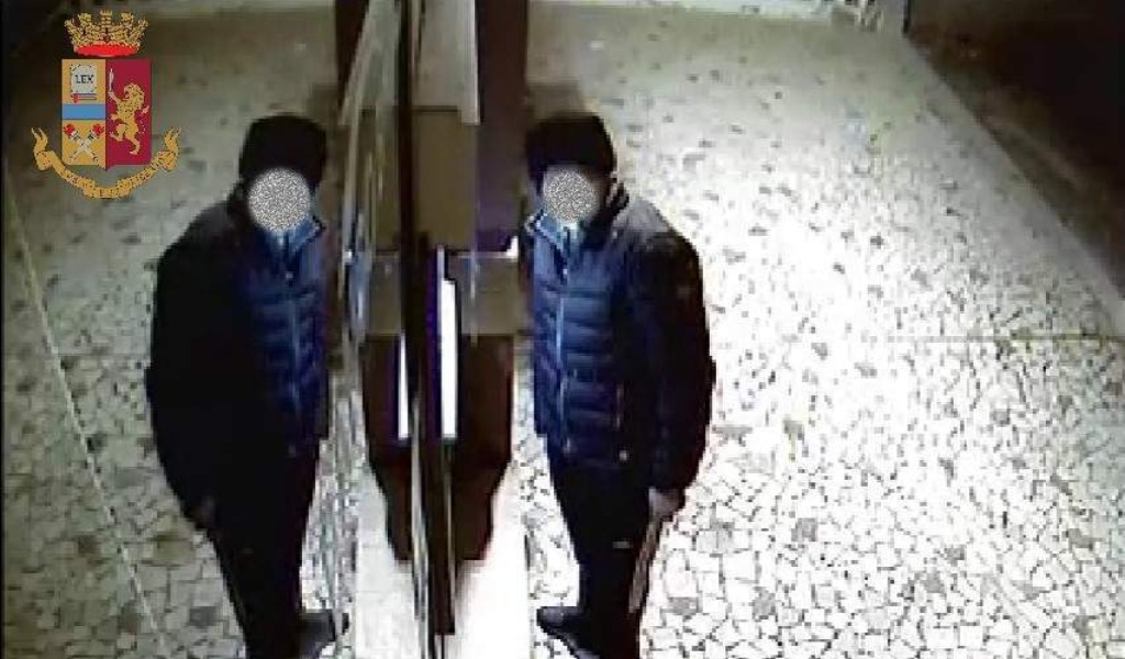 Anziana derubata dal vicino di casa: dopo aver finto di aiutarla le ha carpito il codice bancomat