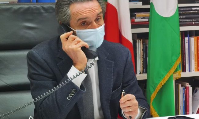 Varianti Covid, il Governatore Fontana firma l’ordinanza: quattro zone rosse in Lombardia