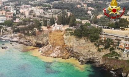 Le foto della frana al cimitero: 200 bare finiscono in mare in Liguria