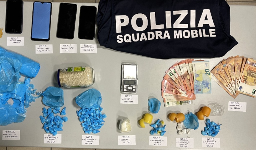 In manette spacciatore di 20 anni trovato con 99 dosi di cocaina