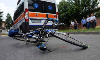 Travolto in bici da un’auto, inutili i soccorsi per un ciclista di Trescore Cremasco