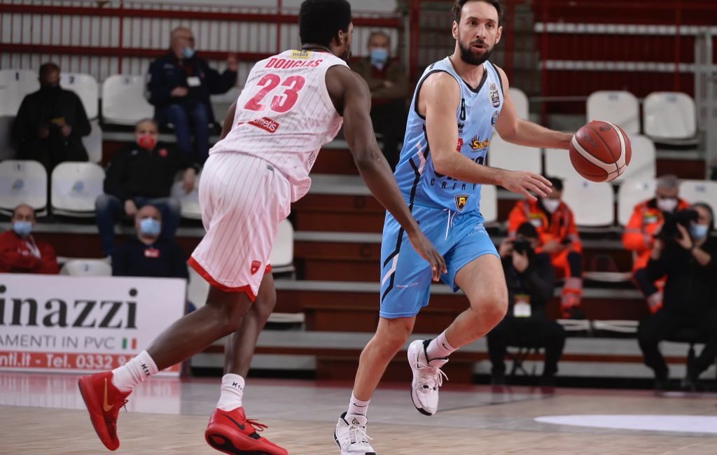 Vanoli sconfitta a Varese dopo due tempi supplementari 110-105