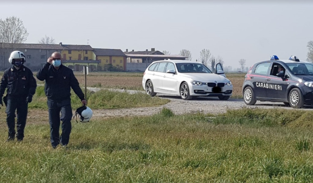 All’Alt dei Carabinieri consegnano la marijuana e fuggono: fuga folle nel Cremasco