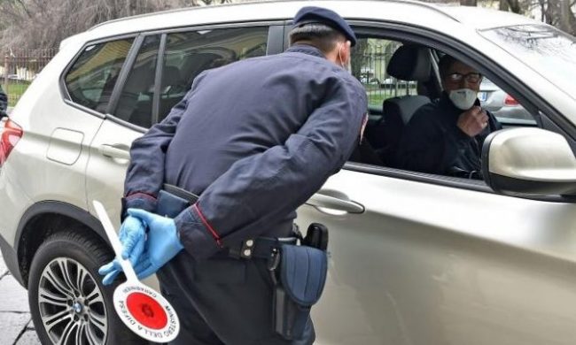 Controlli di Pasqua: barbiere apre nonostante l’obbligo di chiusura