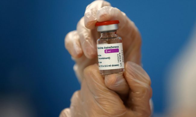 Il vaccino AstraZeneca è sicuro, arriva il via libera dell’Ema