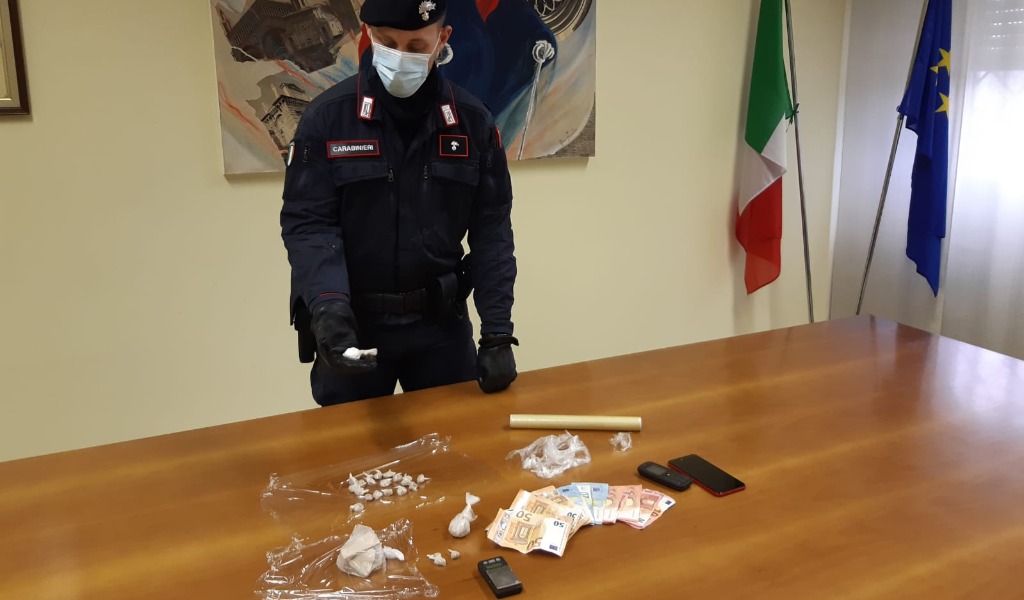 Fuggono all’alt, in auto cocaina ed eroina: due giovani marocchini arrestati