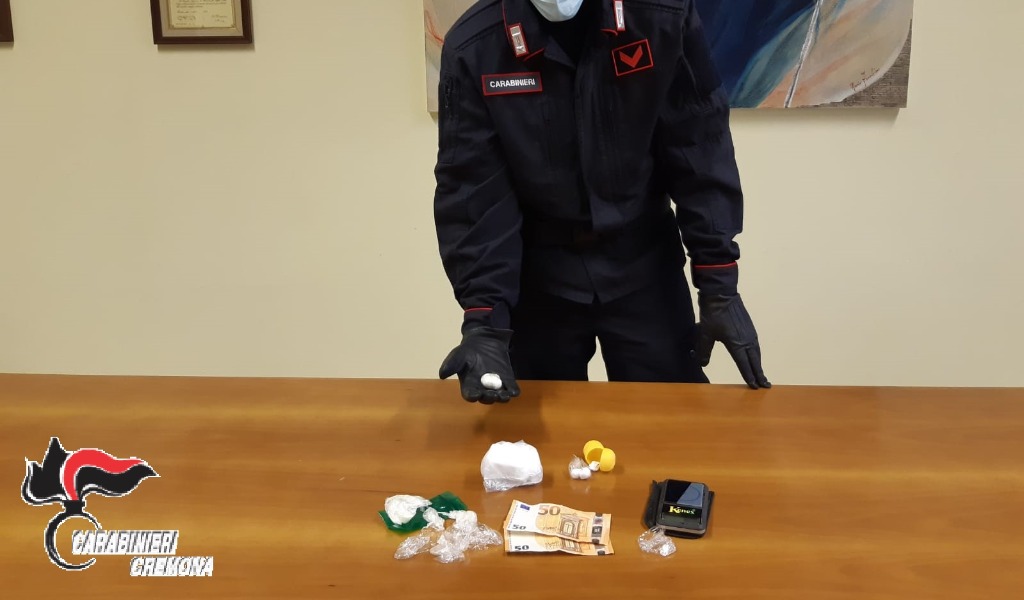 Cocaina in auto e in casa, arrestato pusher marocchino