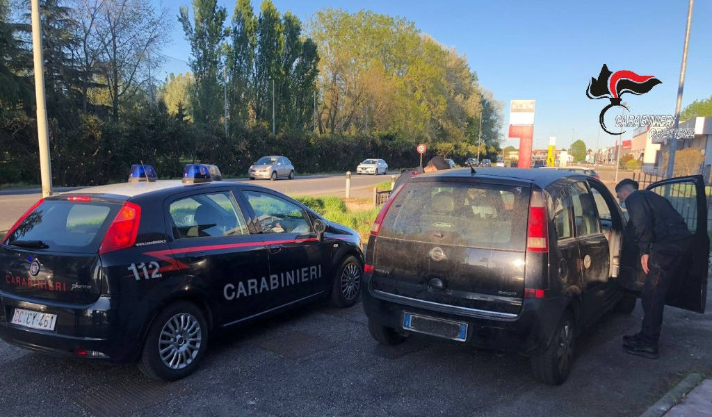 Trovato alla guida di un’auto rubata, 47enne denunciato per ricettazione