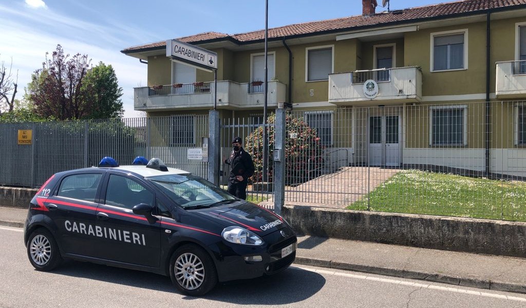 Collaboratrice domestica infedele deruba la proprietaria di preziosi gioielli e li rivende a un “compro-oro”