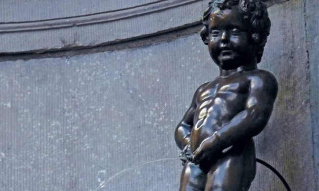 Non ce la fa a tenere la pipì e la fa in strada: 3mila euro di multa