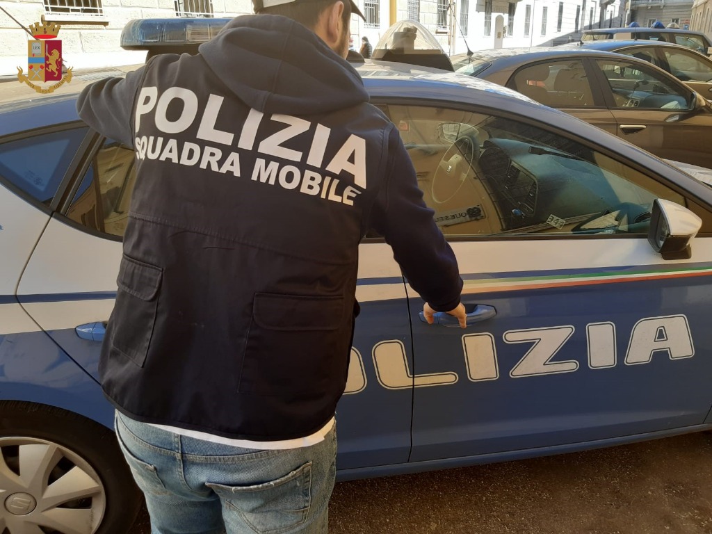Evade dai domiciliari poche ore dopo l’arresto: riarrestato