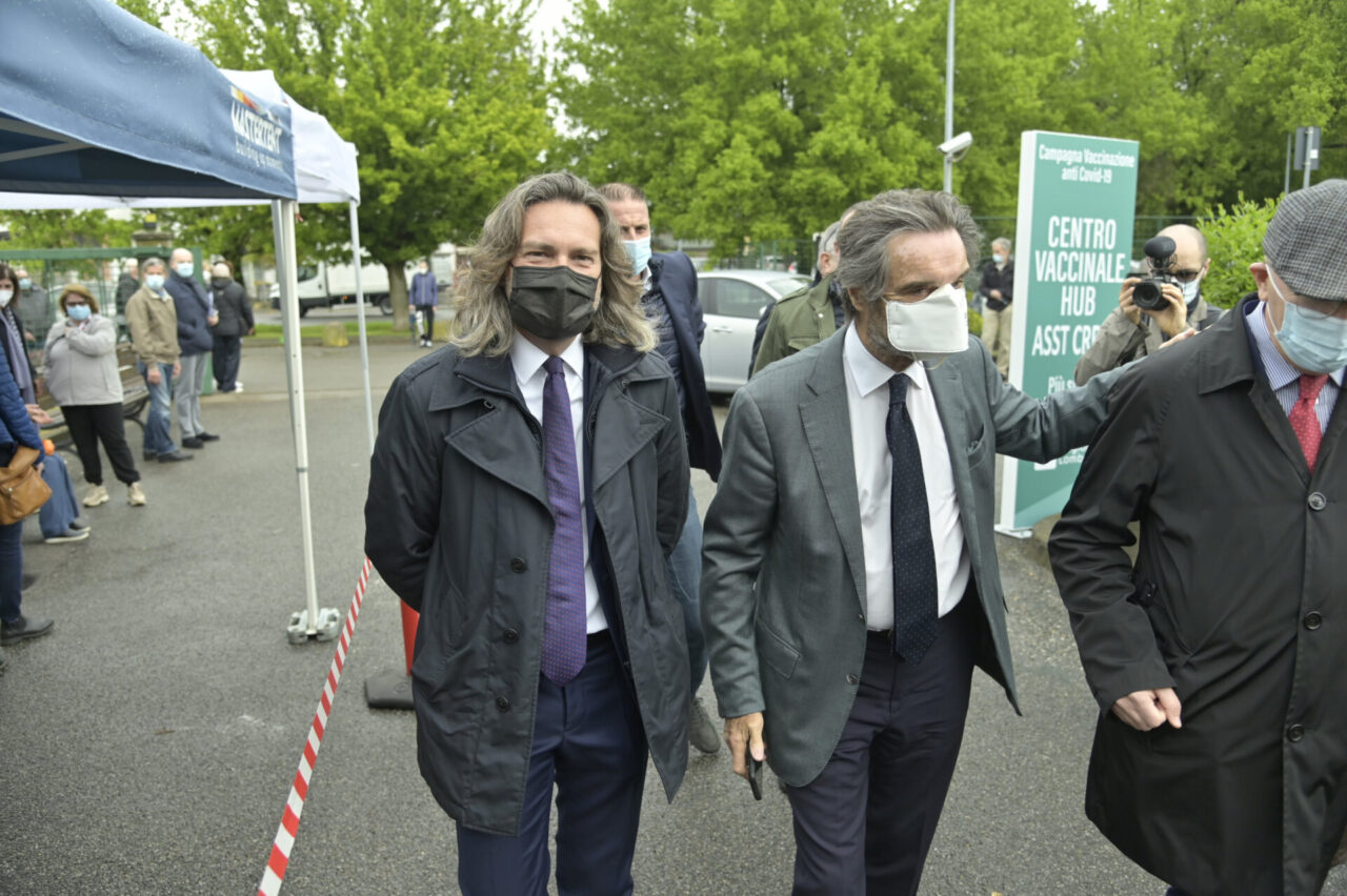 Assessore Foroni all’hub vaccinale di Crema: “Avanti senza sosta, grande sinergia tra volontari e personale medico”