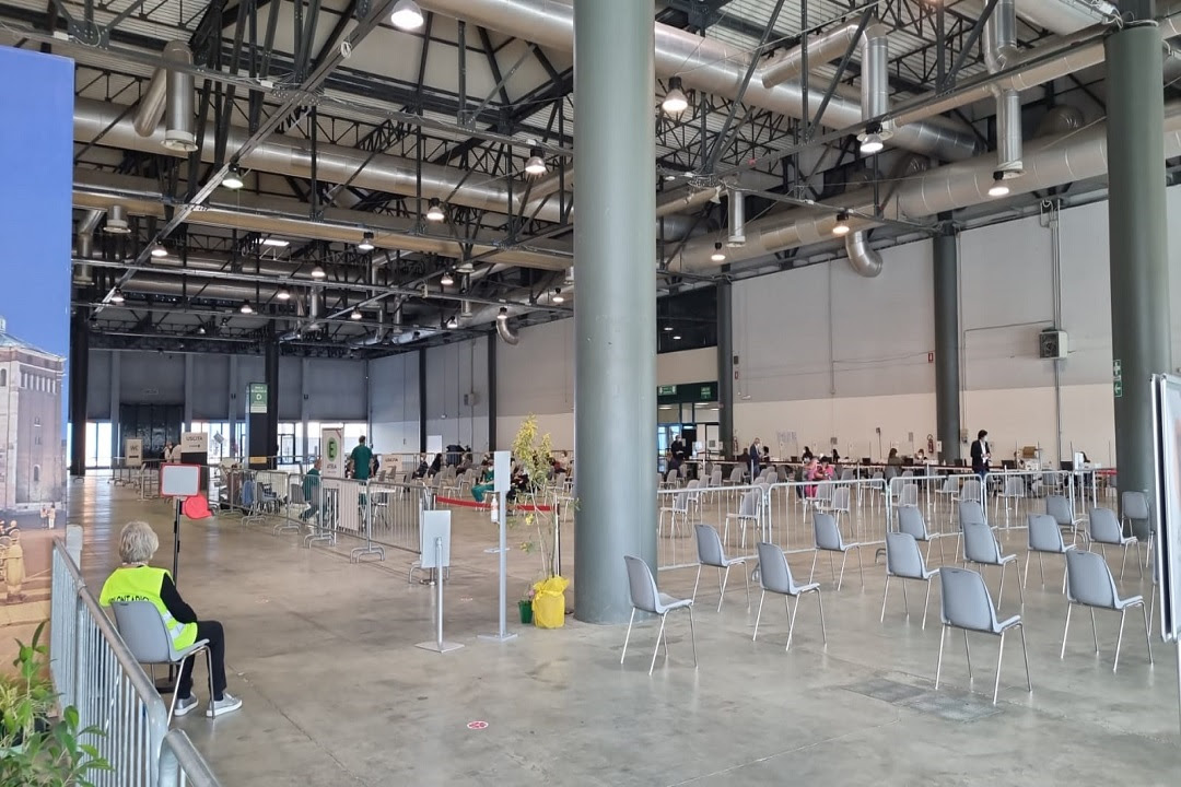 L’HUB vaccinale di Cremona Fiere riadatta i percorsi e aumenta il potenziale vaccinale