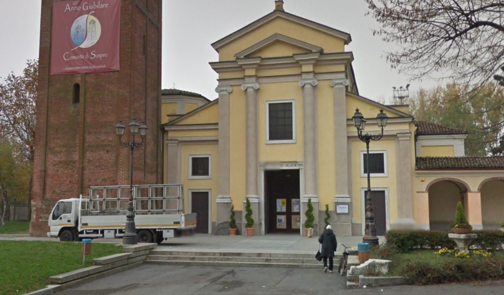 Sorpresi dal parroco lasciano la droga sul piazzale della chiesa e scappano