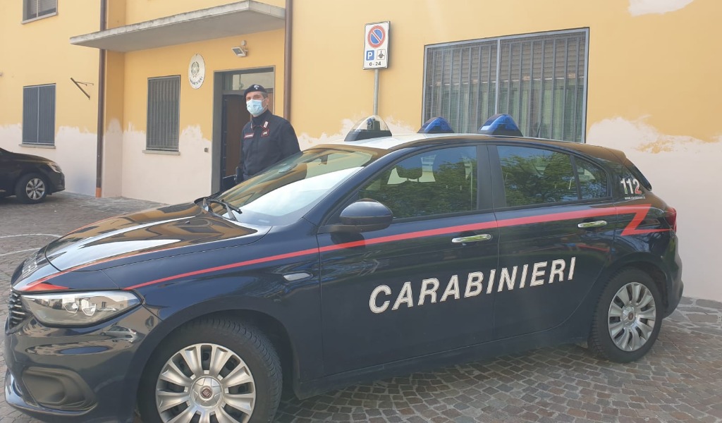 Tenta un’estorsione per riconsegnare un’auto rubata, ma poi le dà fuoco: arrestato