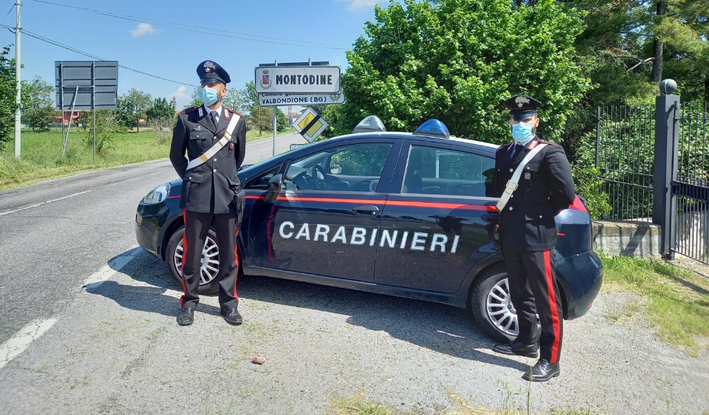 In giro con un coltello a serramanico, denunciato 19enne