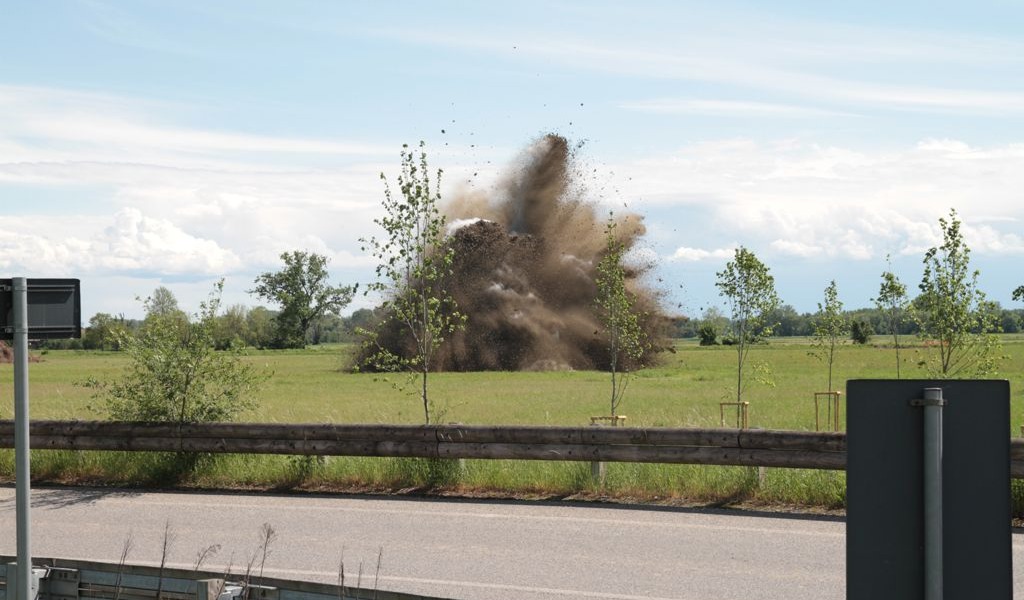 Il video e le foto della bomba disinnescata dagli artificieri del Genio Guastatori di Cremona