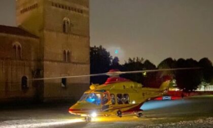 Cade dal balcone al secondo piano di una palazzina: elitrasportato in ospedale