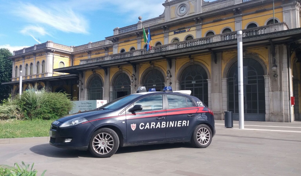Lite in centro, spunta un coltello: denunciato 36enne