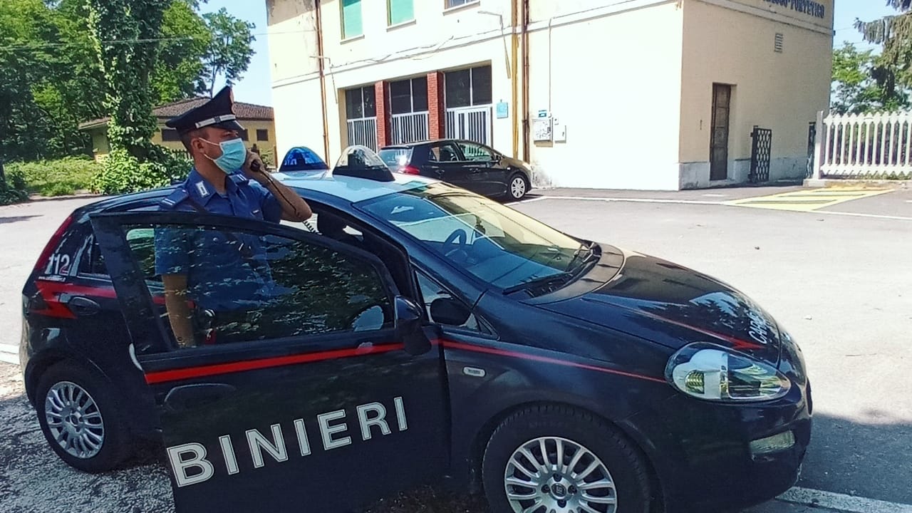 Gruppo di giovanissimi si dà appuntamento sul web e scatena rissa in stazione